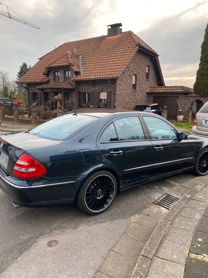 Mercedes-Benz E-Klasse w211, E240 Avantgarde in Moers