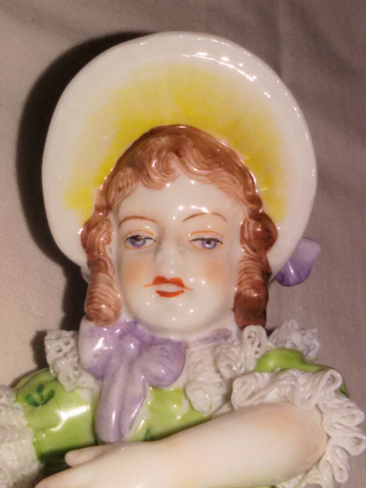 1)Älteste Volkstedter Porzellanmanufaktur,Mädchen Porzellan Figur in Norderstedt