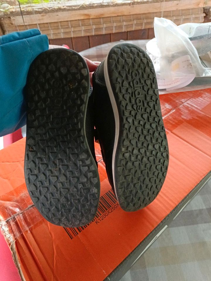 Adidas Schuhe in Wiedemar