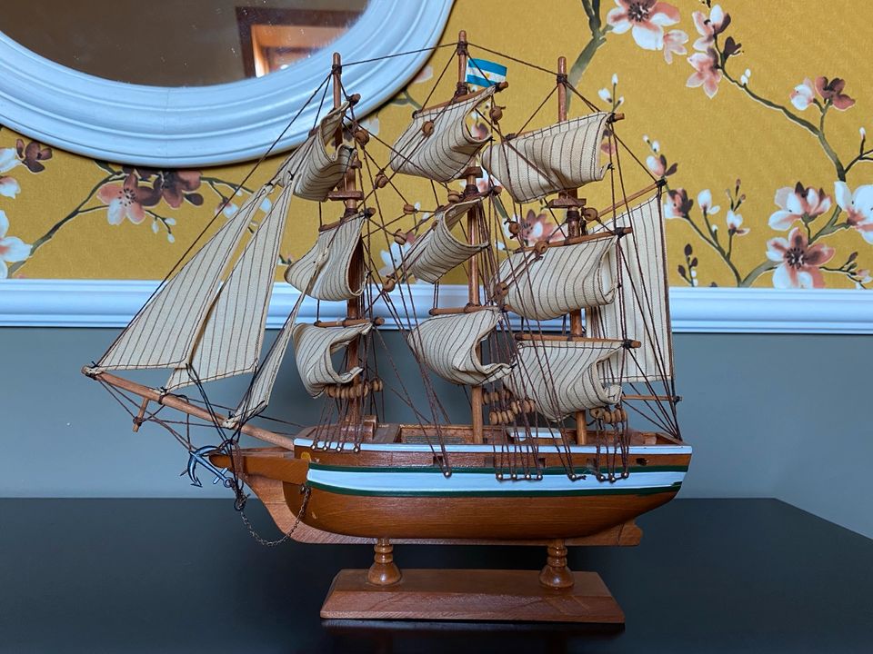 Segelschiff Modell Deko in Halle