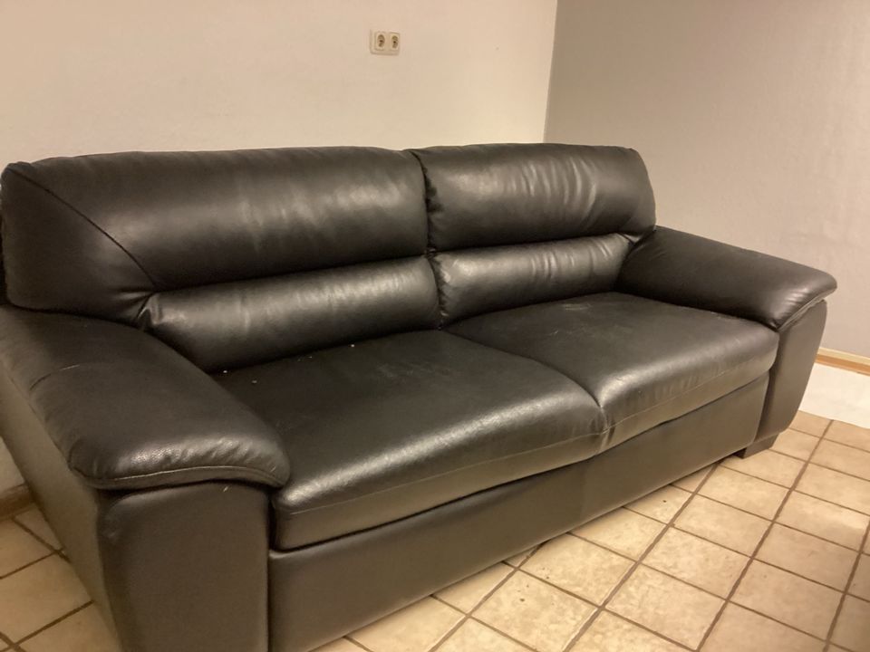 Schwarze Dreier und Zweier Couch Sofa in Ebsdorfergrund