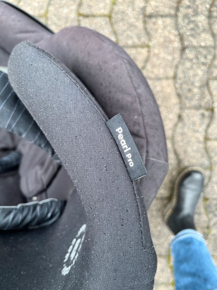 Kindersitz Maxi-Cosi mit Isofix-Station 2Way fix Pepple Plus in Gütersloh