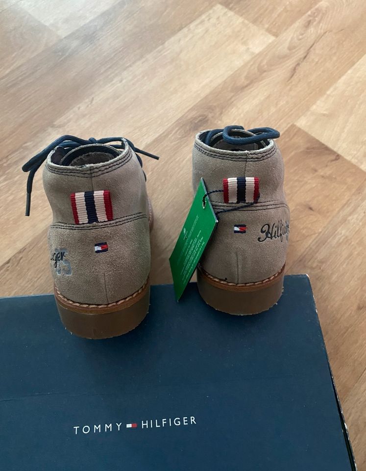 Tommy Hilfiger Kinderschuhe in Merseburg