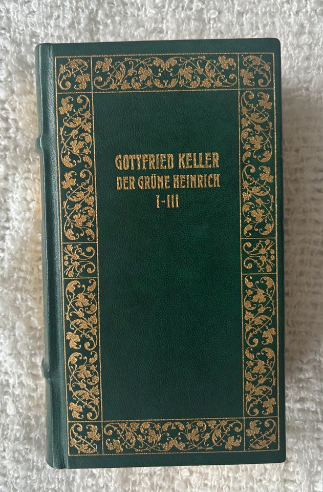 Buch Vintage Antik Gold Grün Leder Deko Kunst Hilliard Collection in Bremen