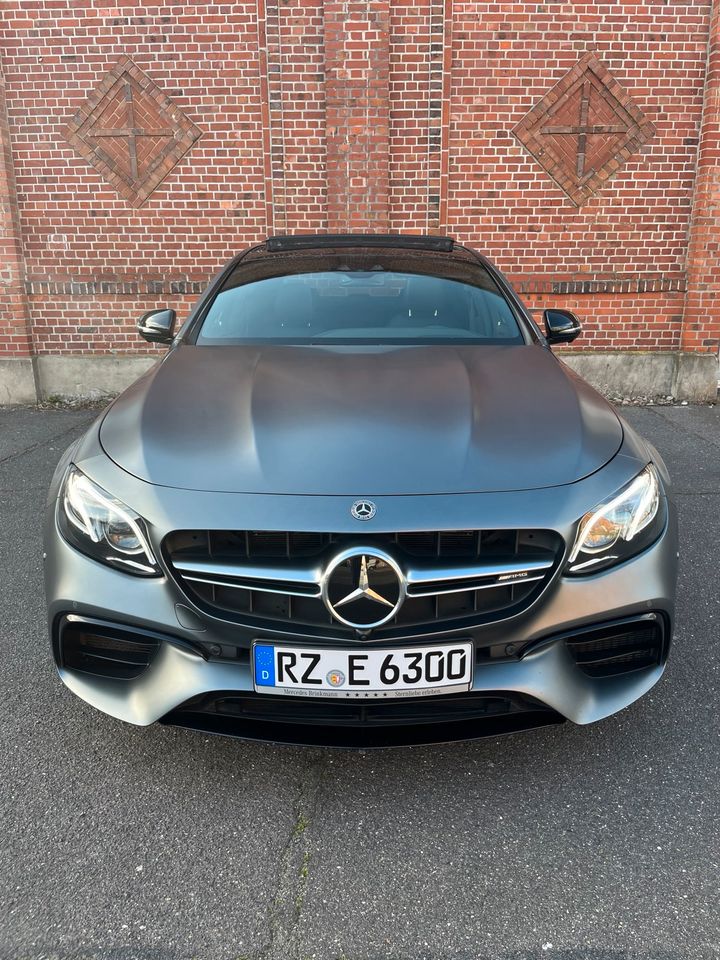 E63 AMG ab 18 mieten Autovermietung Mietwagen Sportwagen in Hamburg