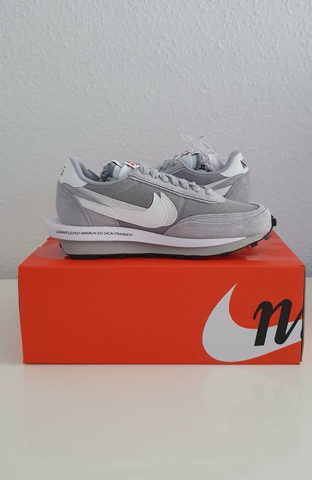 Nike Sacai Fragment grey Gr.42 (US 8,5) in Stuttgart