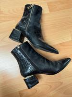 Aigner Stiefeletten schwarz gold Absatz Spitz Designer Gr 36 Bayern - Fürstenfeldbruck Vorschau