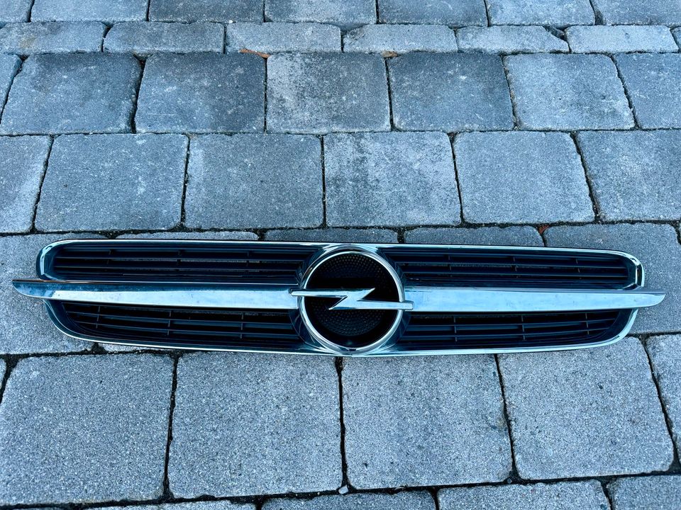 Kühlergrill Opel Vectra C in Reisbach