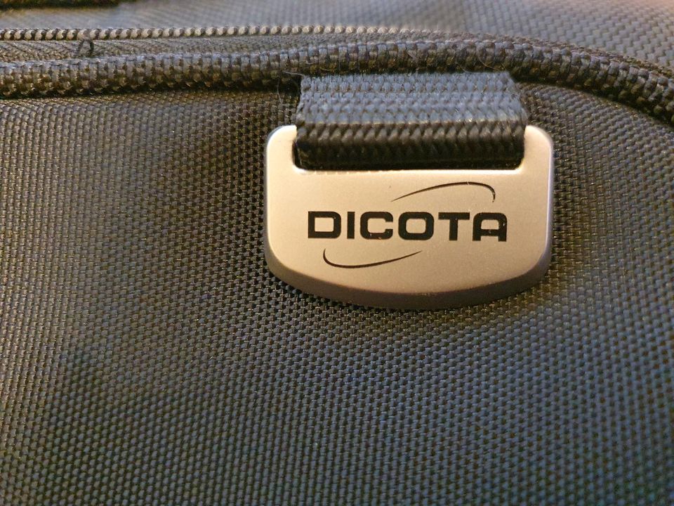 Dicota Notebook Tasche Teilleder Eco Top Traveller PRO gepolstert in Lommatzsch