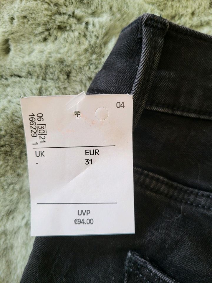 NEU Wrangler Jeans schwarz W31 L32 NP 94 Euro in Kassel