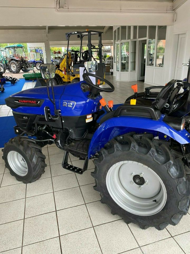 Kleintraktor Farmtrac 22 Radialreifen Traktor Schlepper Fudex in Bad Bodenteich