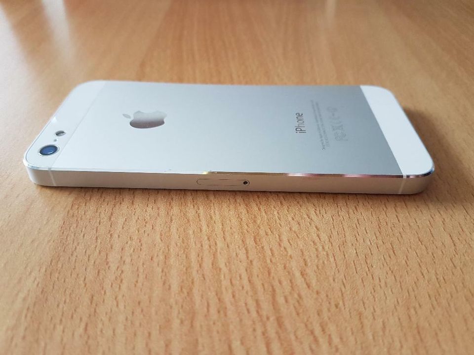 IPhone 5 weiß mit Ladegerät, +Neuwertig+ Versand möglich in Iserlohn