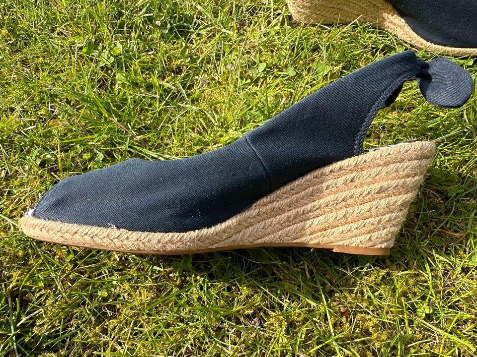 Neu!!!Tommy Hilfiger Peeptoe-Wedges Keilabsatz blau Gr. 39 in Ratingen