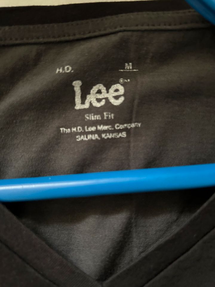 Herren T-Shirt Lee Größe M in Schönefeld