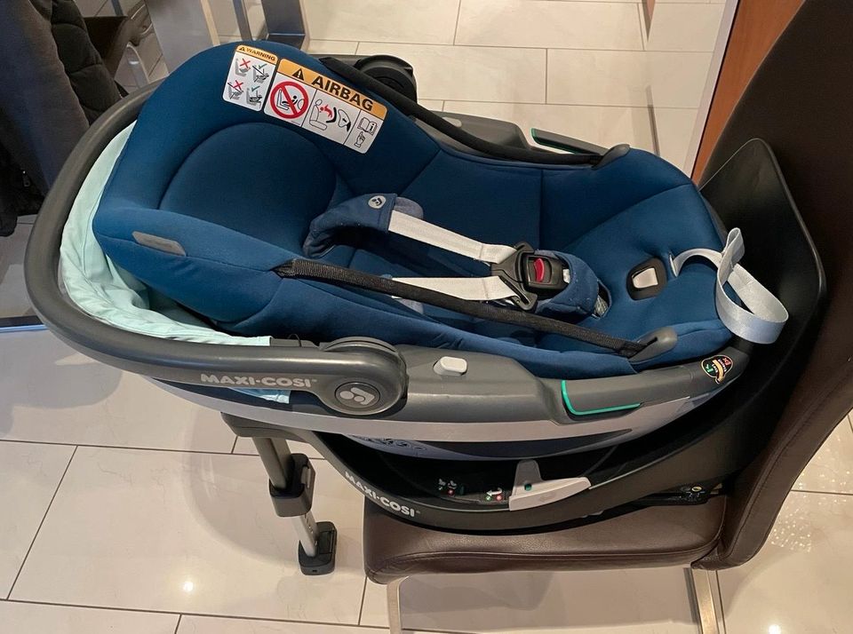 Maxi Cosi Coral 360 + Isofix Basis / Station in Syrgenstein