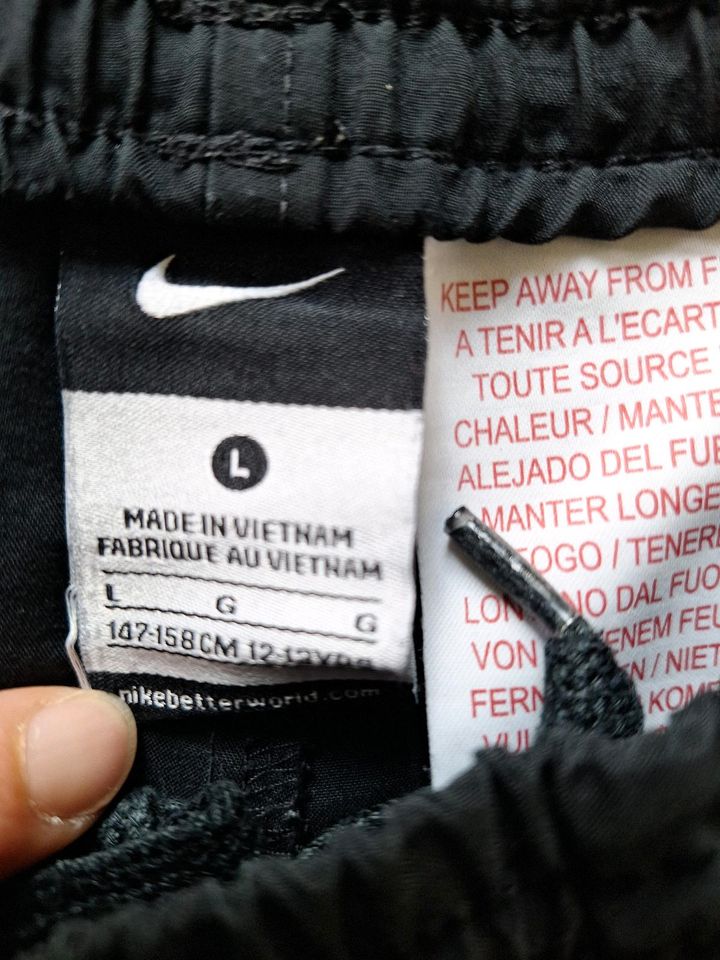 *INKL. Versand* Nike Sporthose kurz Gr. 152 in Winsen (Aller)