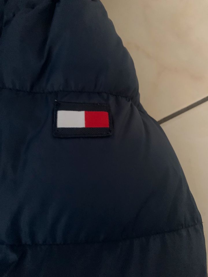 Tommy Hilfiger Daunenjacke Gr.176 in Haselünne