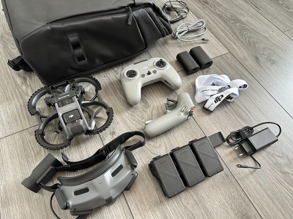 DJI Avata Pro View Combo mit viel Zubehör, FPV Drohne in Oestrich-Winkel