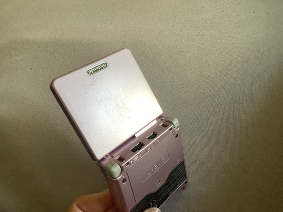 Gameboy advance SP AGS-001 rosa in Solingen