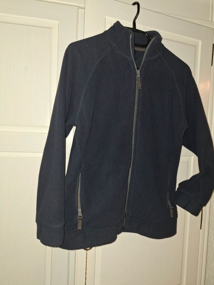 Gap Kinder Fleecejacke 152 (10) Jungen Jacke top Zustand in Northeim