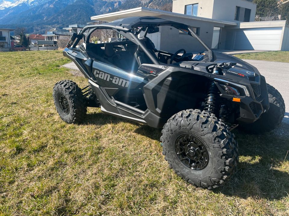 Can am Maverick XRS 2023 SAS Triple Black in Rosenheim