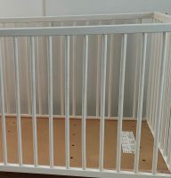 Babybett  weiss &  Matratze/Bettwäsche in Scharbeutz z Hamburg-Nord - Hamburg Eppendorf Vorschau