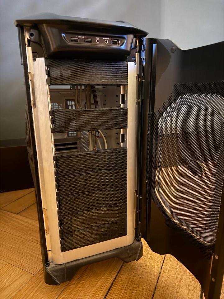 Pc Tower Gehäuse CMStacker Coolermaster schwarz mit Lüfter in Frankfurt am Main
