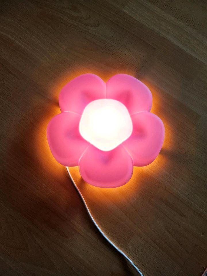 IKEA UPPLYST LED Wandleuchte Blume lila in Sandersdorf