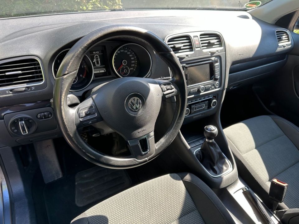 Volkswagen Golf 1.6 TDI BMotion Tech Comfortline Varian... in Schieder-Schwalenberg
