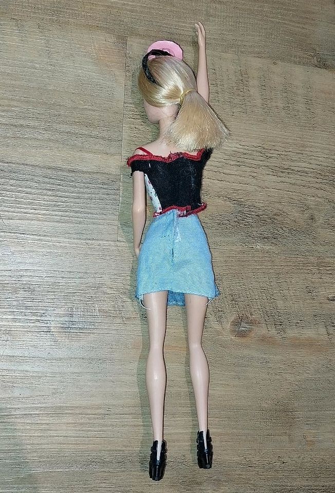 BARBIE-Puppe im Freizeit-Dress in Neudrossenfeld