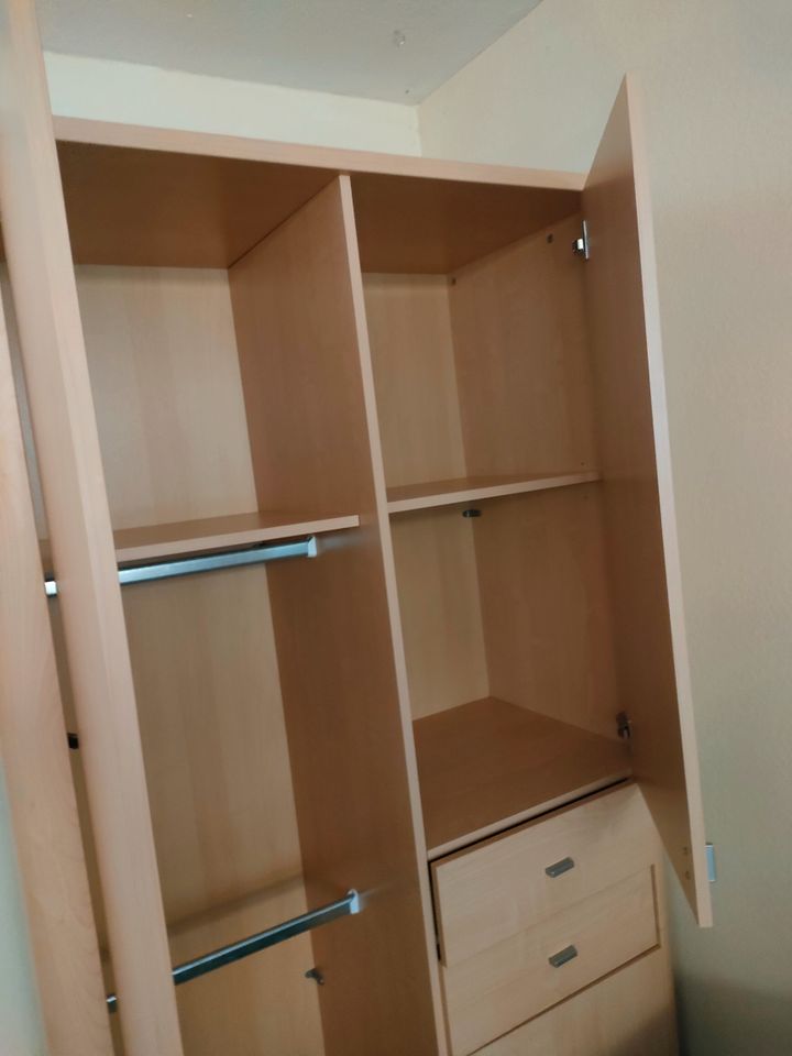 Babyzimmermöbel / Kinderbett / Kommode / Schrank / Wandablage in Bad Kreuznach