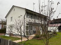 Renoviertes Wohnhaus mit Einbauküche, Garagen und Garten in Niederhausen-Gemeinde Reisbach! Bayern - Reisbach Vorschau