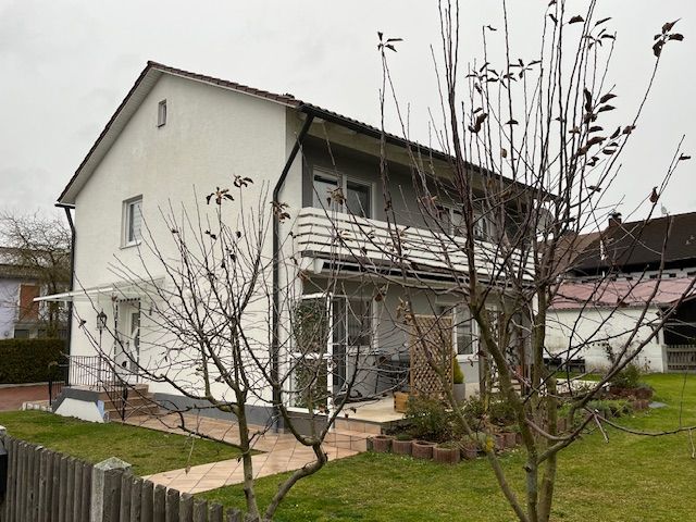 Renoviertes Wohnhaus mit Einbauküche, Garagen und Garten in Niederhausen-Gemeinde Reisbach! in Reisbach