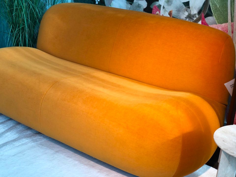 SOFORT VERFÜGBAR ligne roset Hohenzollernstr PUKKA Stoff Orange in München