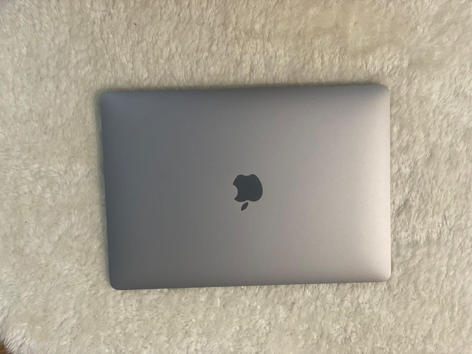 13-inch macbook air apple m1 256gb - space gray i3 in Berlin