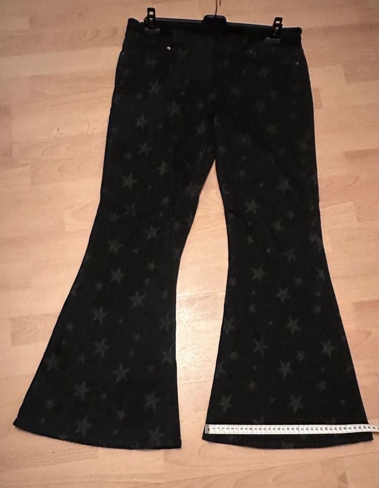 ♥️ Damen Hose W33/L32, Schlaghose schwarz in Duisburg