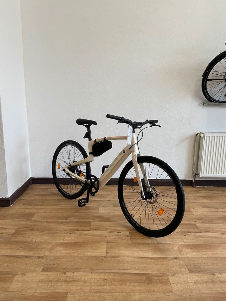 15kg leichtes E-Bike Urtopia Carbon 1 mit Riemenantrieb & GPS in Güstrow