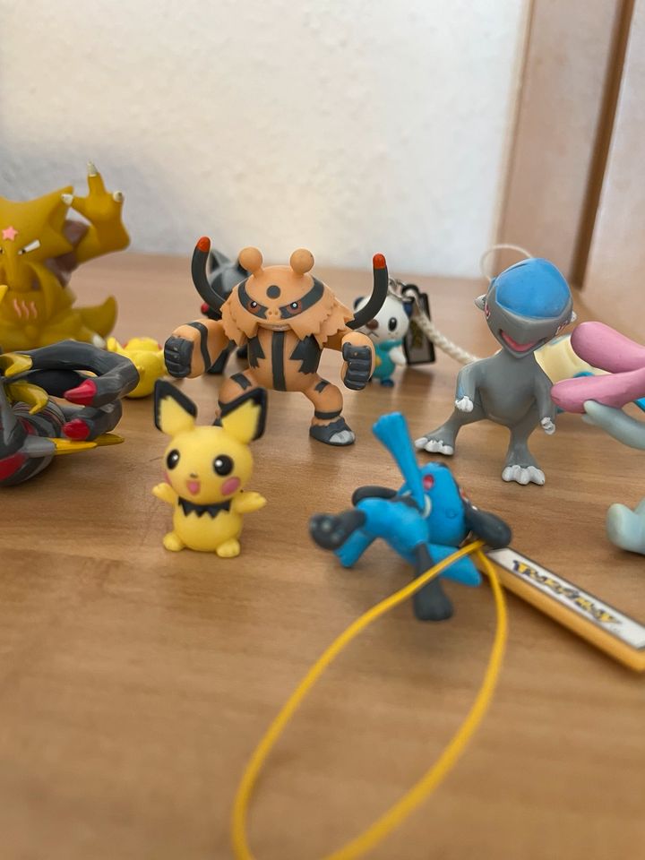 Pokémon Figuren Sammlung / Tomy / Bandai in Berlin