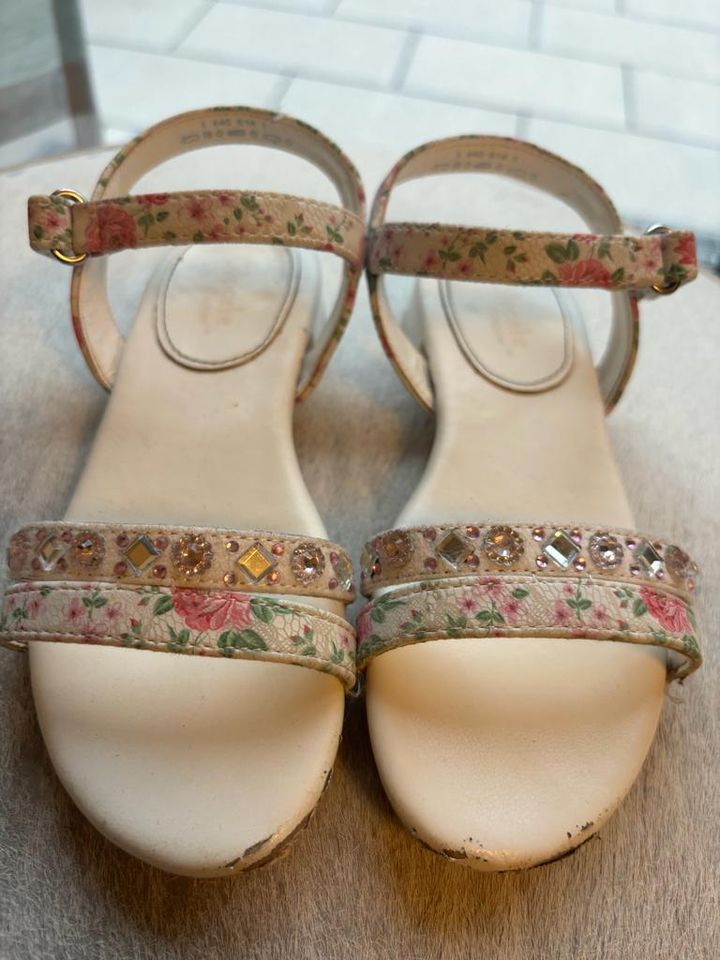 ❤️‍Cupcake Sandale mit Blumenmuster und Strasssteinchen Gr. 28❤️‍ in Kolbermoor