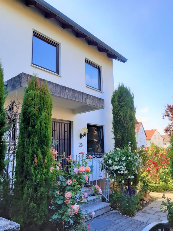 Sehr gepflegtes, hochwertiges Reihenendhaus mit großzügiger Raumaufteilung in Oberasbach