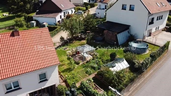 Schönes Bauernhaus mit großem Garten und Scheunengebäude in Eppelborn
