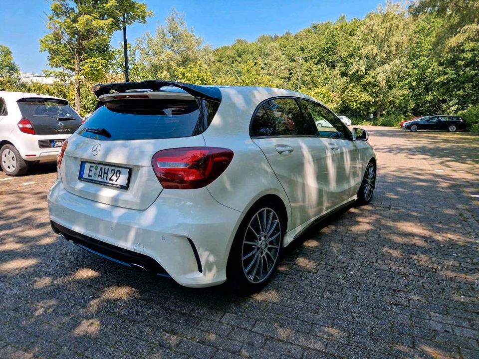 PKW Mieten Mercedes A250 AMG Line  Automatik Günstig Leihwagen Autovermietung in Essen