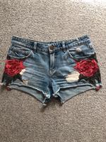 Jeansshorts mit Blumenstickerei Hessen - Kelkheim Vorschau