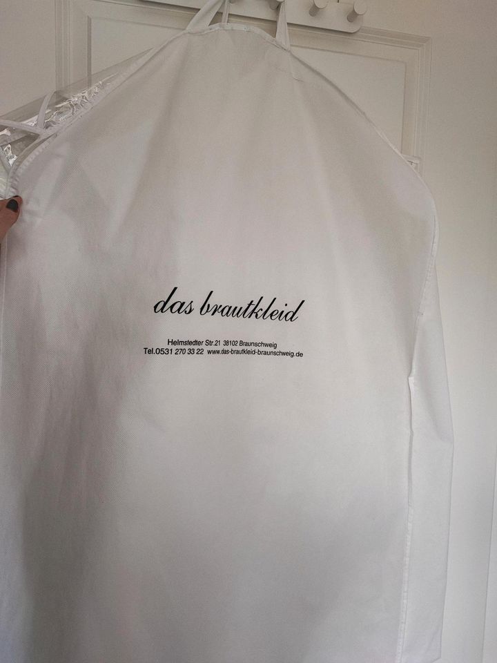 Brautkleid langarm aus Spitze von Vanilla Sposa in Winnigstedt