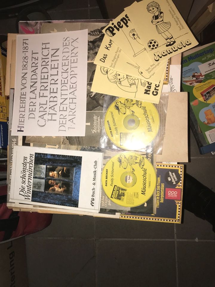 Zeitschriften und Reklame Musik u.v.m siehe Fotos in Großostheim