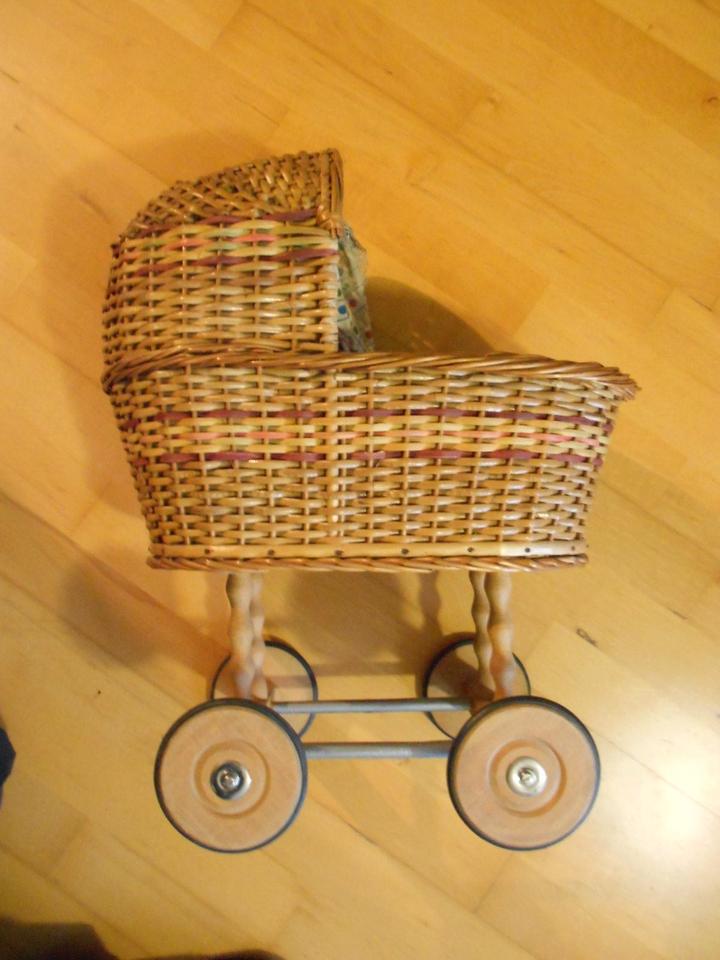 Puppenwagen, korbpuppenwagen, Korbwagen retro, Rattan 50ger Jahre in Bad Tölz