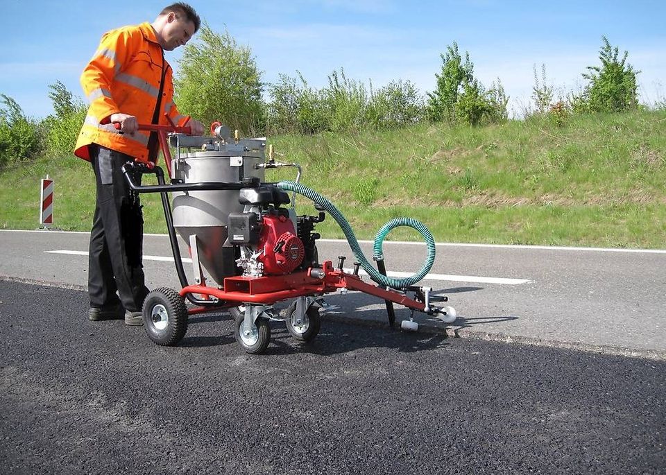 SpritzMaus Bitumenkante no hakengerät Bagger Traktor in Forbach