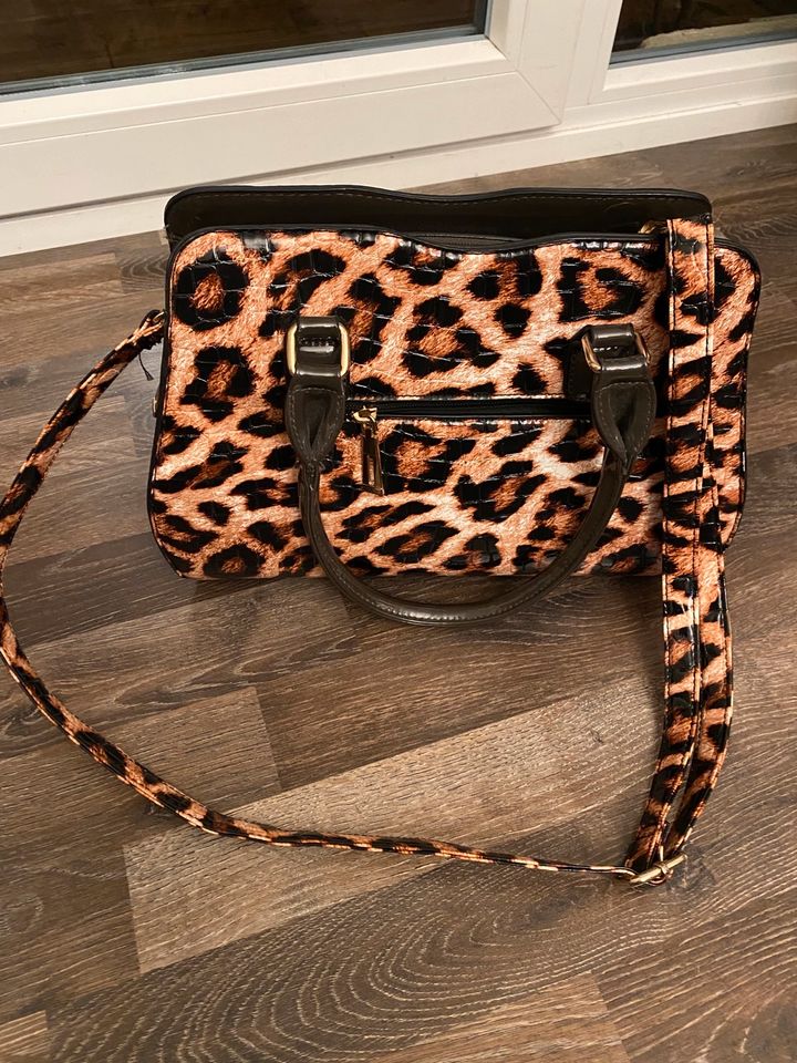 Damen Handtasche mit Leopardenmuster in Minden