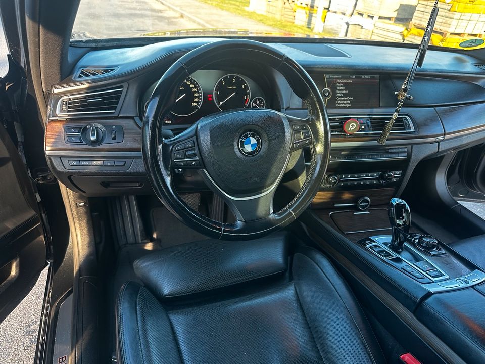 bmw740D xdrive sehr gute zustand tauschen moglich in Baiersdorf