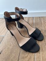 Clarks Sandalen, Gr. 39,5, Modell Deva Mae, wie neu Niedersachsen - Aurich Vorschau